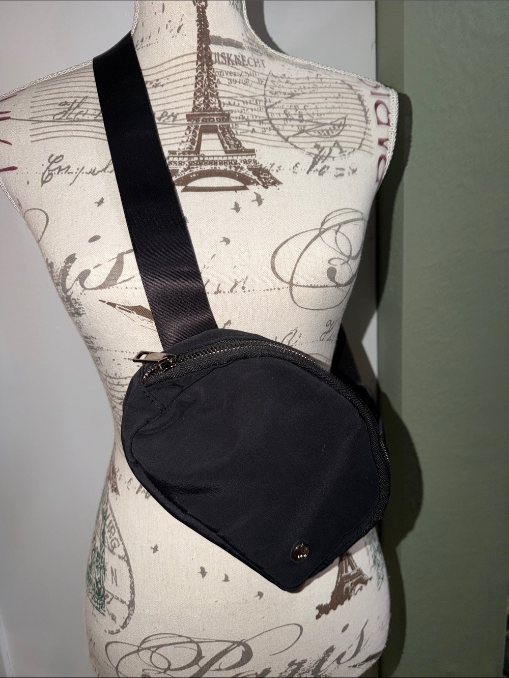 HALARA Black Men’s Sling Belt Bag